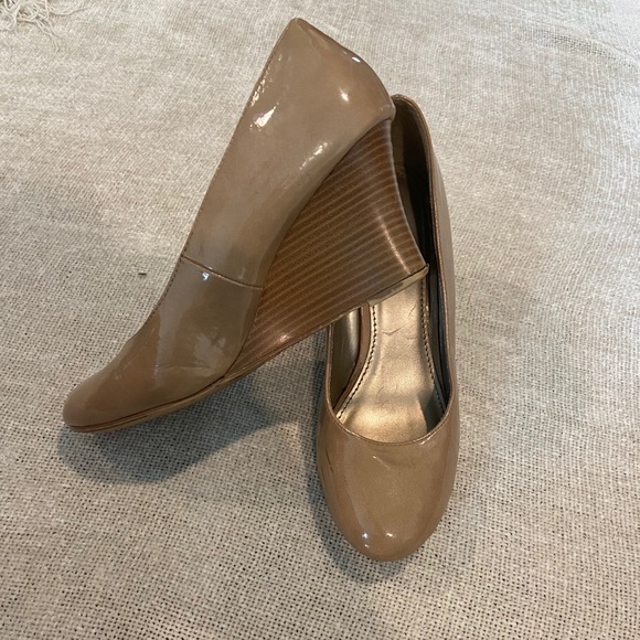 Heels - Picture 2 of 2